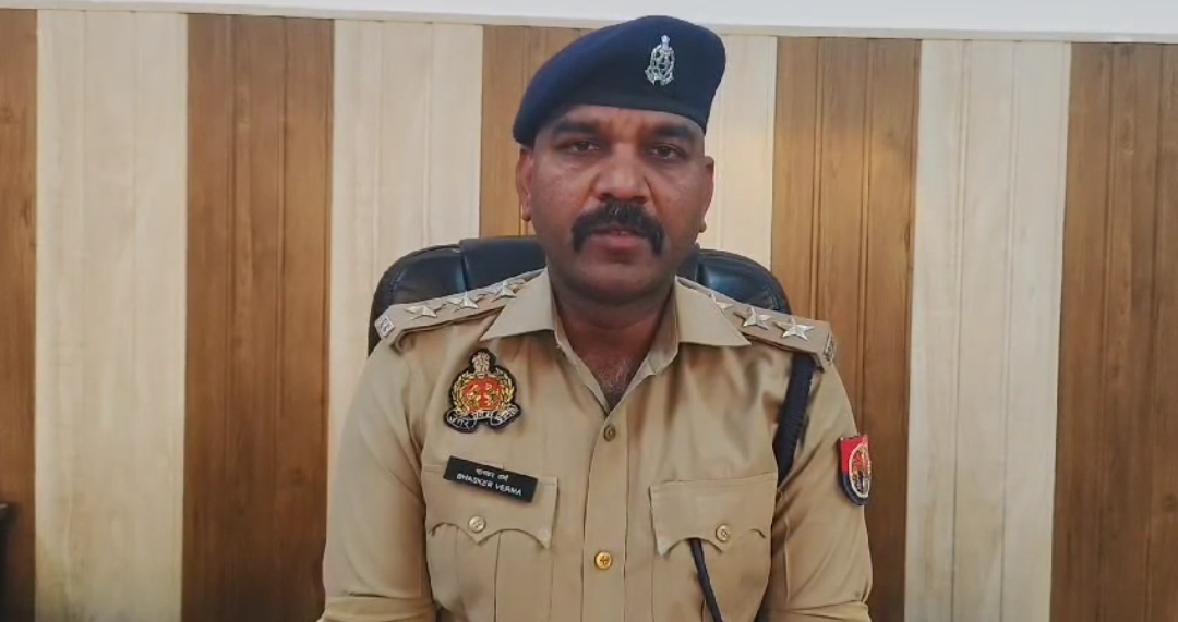 घटना की जानकारी देते एसीपी घटना की जानकारी देते एसीपी