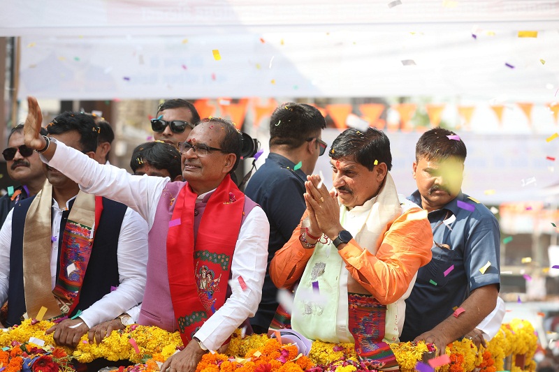 मुख्यमंत्री डॉ यादव और केन्द्रीय कृषि मंत्री चौहान ने भैरूंदा में किया रोड शो मुख्यमंत्री डॉ यादव और केन्द्रीय कृषि मंत्री चौहान ने भैरूंदा में किया रोड शो