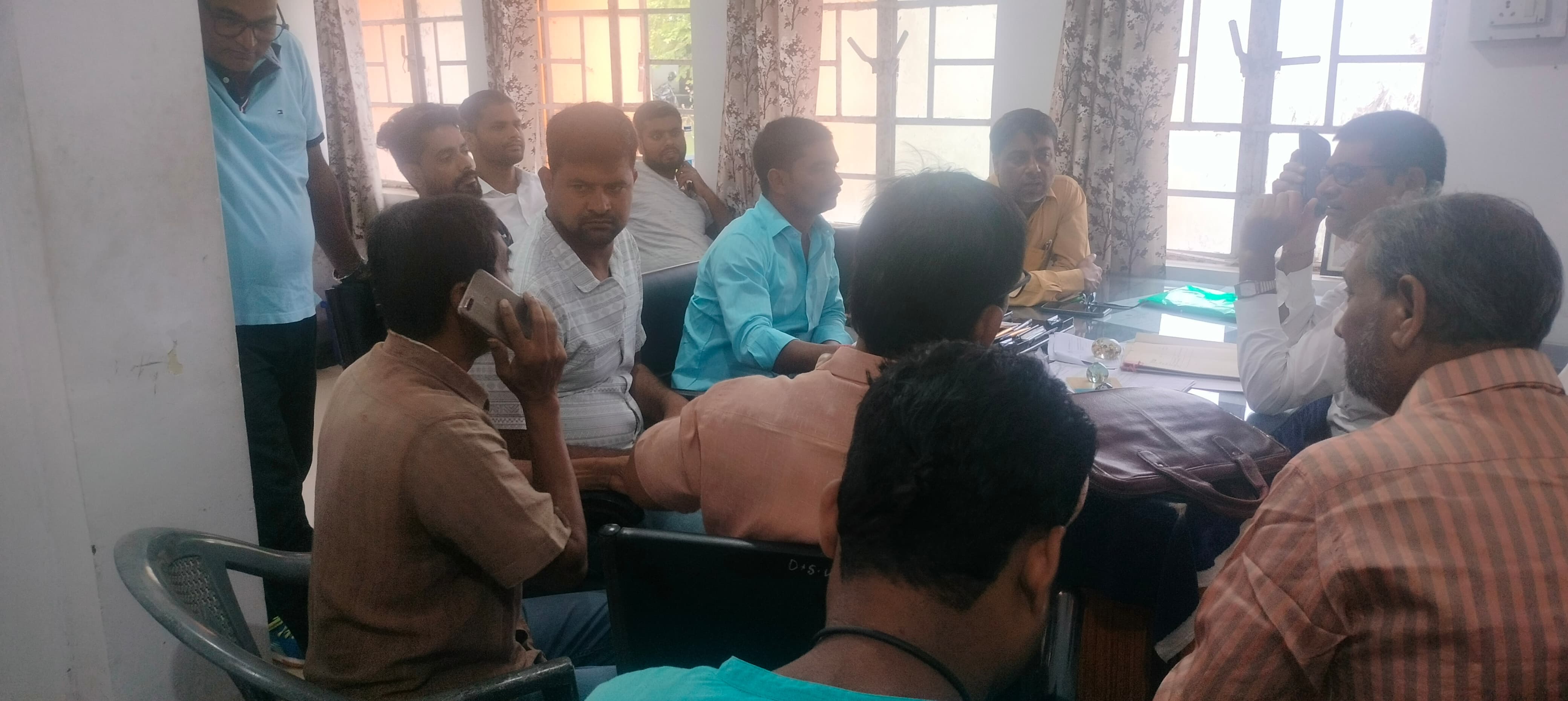 विश्वविद्यालय अधिकारी से मिलता छात्र राजद प्रतिनिधिमंडल विश्वविद्यालय अधिकारी से मिलता छात्र राजद प्रतिनिधिमंडल