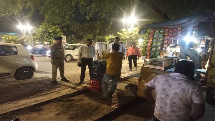 अचलेश्वर मंदिर व थीम रोड़ पर संयुक्त टीम ने की कार्रवाई अचलेश्वर मंदिर व थीम रोड़ पर संयुक्त टीम ने की कार्रवाई
