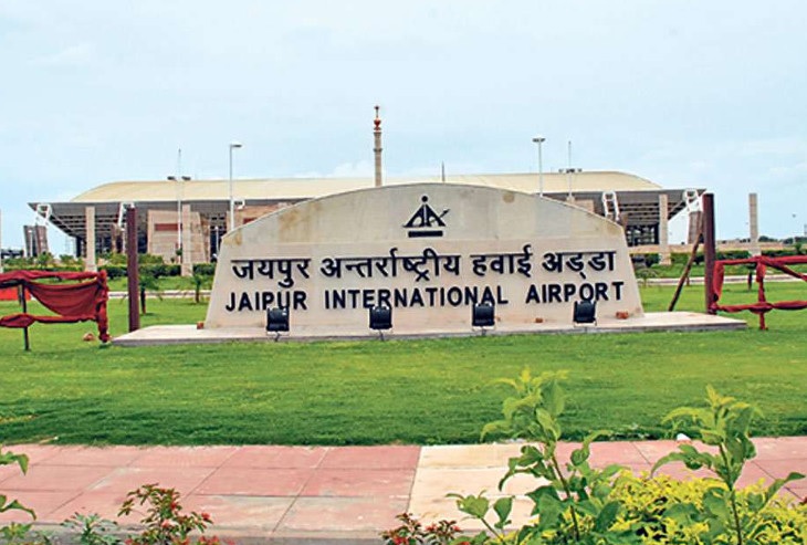 यात्री के बैग में बम होने की सूचना पर जयपुर एयरपोर्ट पर मचा हड़कंप यात्री के बैग में बम होने की सूचना पर जयपुर एयरपोर्ट पर मचा हड़कंप