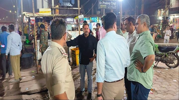 संयुक्त टीम ने बहोड़ापुर क्षेत्र में की सड़क यातायात सुधारने के लिए कार्रवाई संयुक्त टीम ने बहोड़ापुर क्षेत्र में की सड़क यातायात सुधारने के लिए कार्रवाई