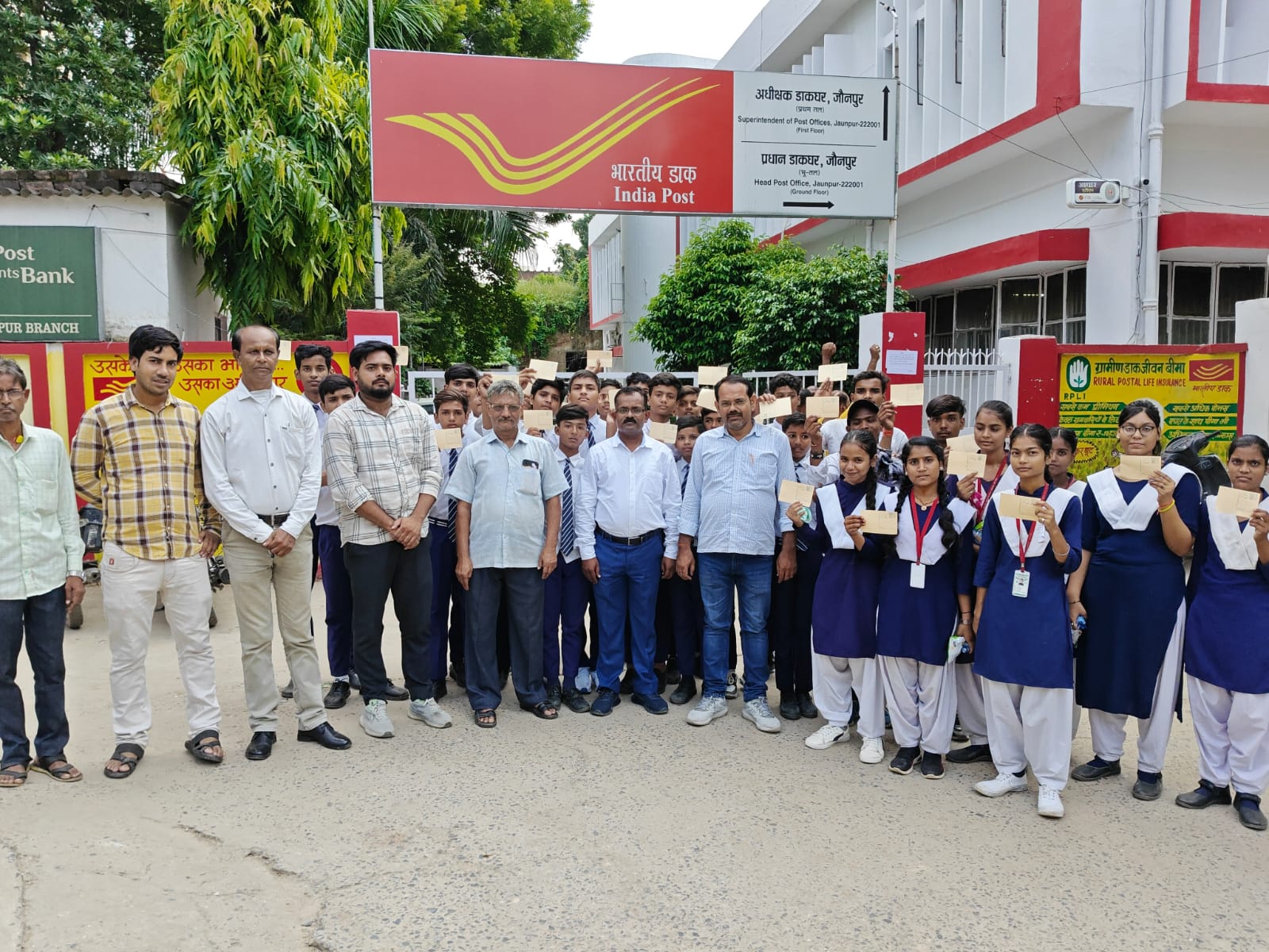 प्रधान डाकघर में फिलाटेली दिवस का किया गया आयोजन , कई स्कूल के बच्चो ने लिया भाग प्रधान डाकघर में फिलाटेली दिवस का किया गया आयोजन , कई स्कूल के बच्चो ने लिया भाग