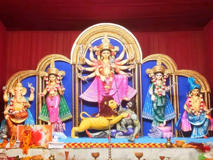 पांडू सनातन देवालय में दुर्गा पूजा के उत्सव में नारी शक्ति के रूप महिलाओं को किया  सम्मानित।