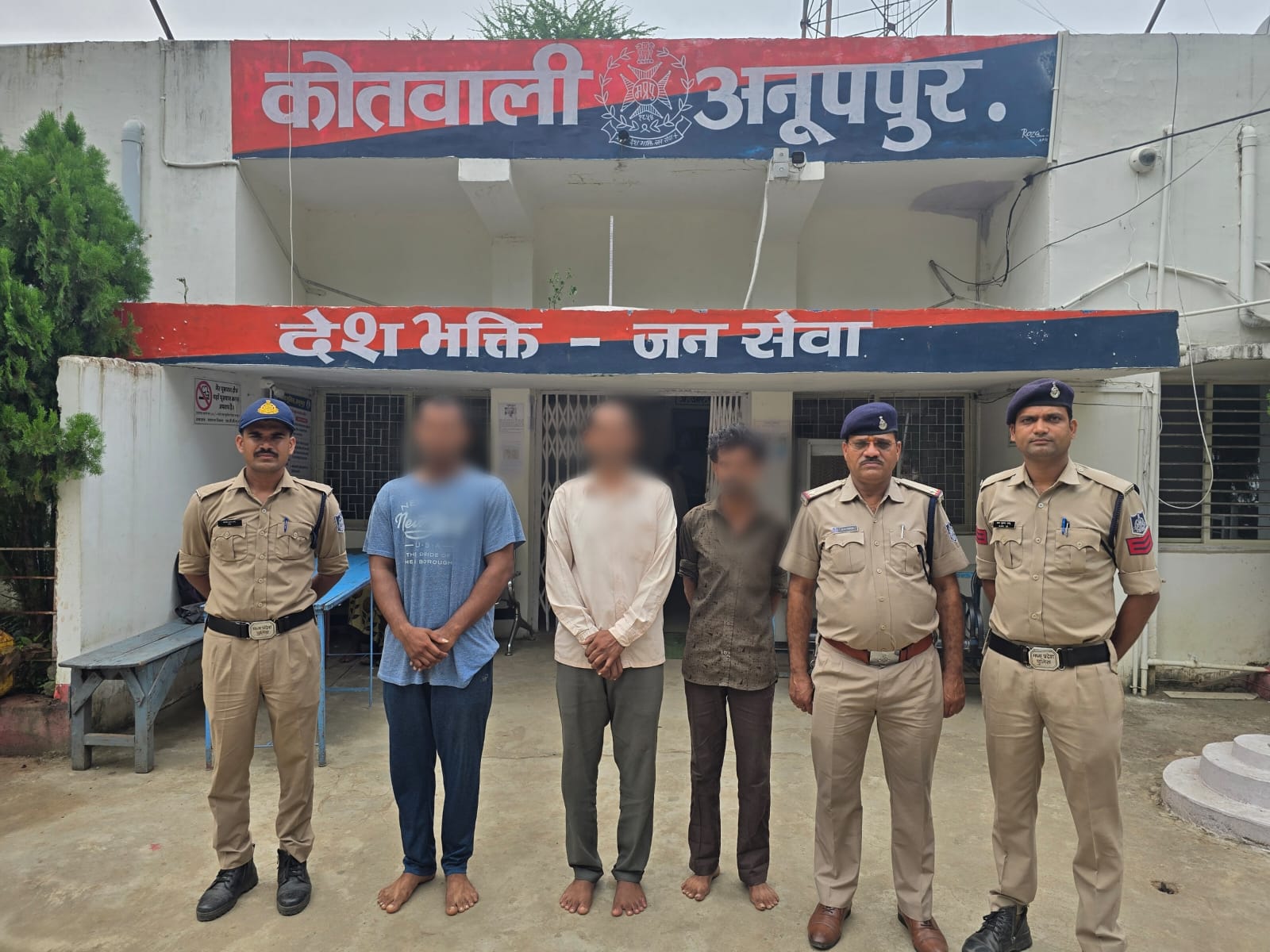 तीन गिरफ्तार तीन गिरफ्तार