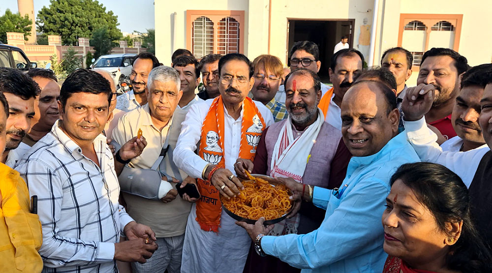 हरियाणा में प्रचंड बहुमत से बनी भाजपा सरकार, बीकानेर भाजपा नेताओं ने जलेबी खिलाकर मनाया जश्न हरियाणा में प्रचंड बहुमत से बनी भाजपा सरकार, बीकानेर भाजपा नेताओं ने जलेबी खिलाकर मनाया जश्न