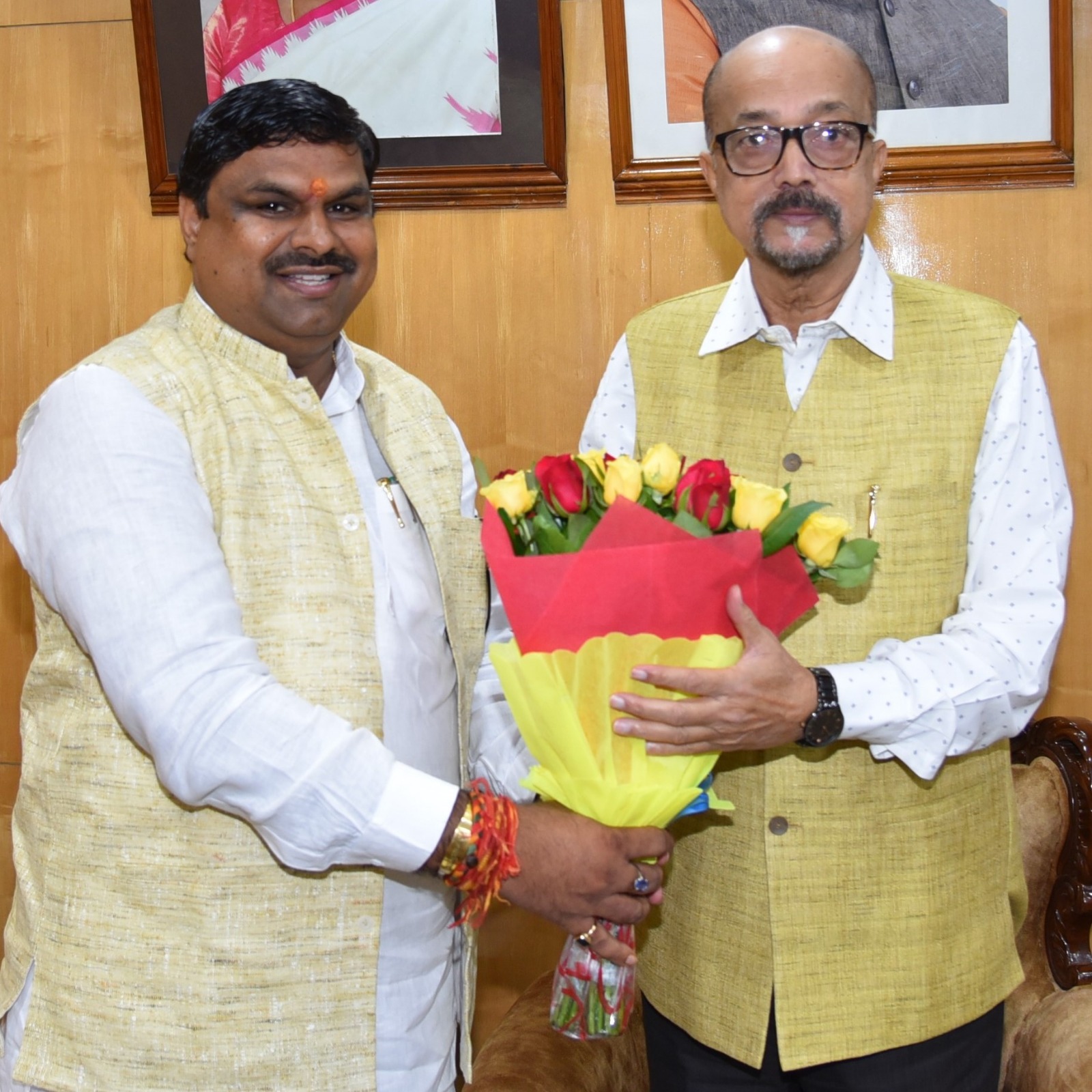राज्यपाल रमेन डेका से मिले विधायक गजेंद्र यादव राज्यपाल रमेन डेका से मिले विधायक गजेंद्र यादव