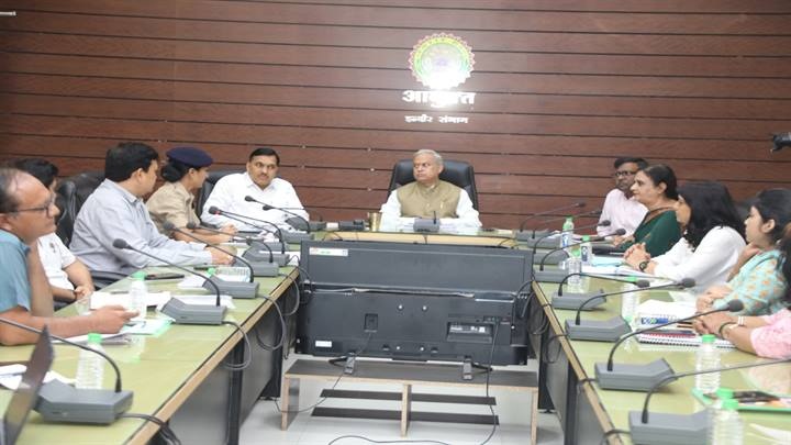 महिला एवं बाल विकास विभाग की संयुक्त बैठक लेते संभागायुक्त दीपक सिंह महिला एवं बाल विकास विभाग की संयुक्त बैठक लेते संभागायुक्त दीपक सिंह