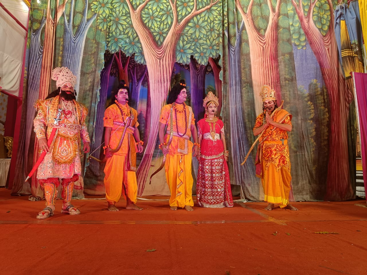 राम लीला का आयोजन: न्यूगेट स्थित राम लीला मैदान शुक संप्रदाय पीछाधीश्वर के सानिध्य में हो रहा रामलीला का मंचन राम लीला का आयोजन: न्यूगेट स्थित राम लीला मैदान शुक संप्रदाय पीछाधीश्वर के सानिध्य में हो रहा रामलीला का मंचन