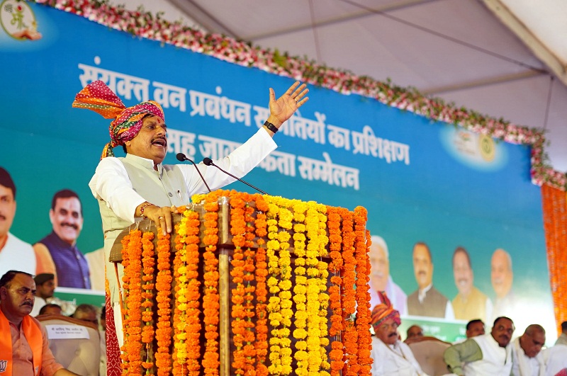 वीरपुर में संयुक्त वन प्रबंधन समितियों के प्रशिक्षण और जागरुकता सम्मेलन को संबोधित करते हुए मुख्यमंत्री डॉ. यादव वीरपुर में संयुक्त वन प्रबंधन समितियों के प्रशिक्षण और जागरुकता सम्मेलन को संबोधित करते हुए मुख्यमंत्री डॉ. यादव