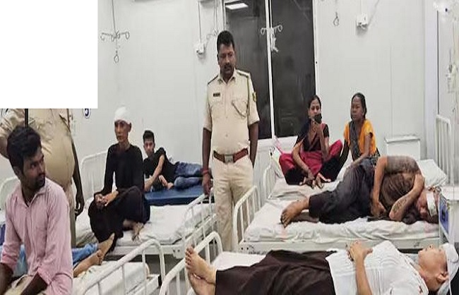घायल बौद्ध भिक्षुअ सदर अस्पताल में इलाजरत घायल बौद्ध भिक्षुअ सदर अस्पताल में इलाजरत