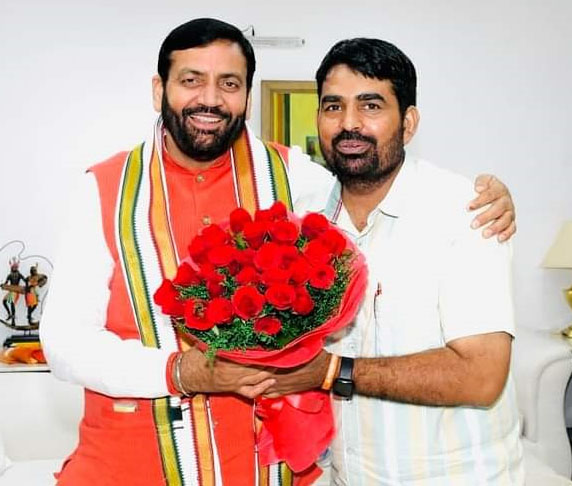 9 Snp- 4 सोनीपत: नवनिर्वाचित विधायक पवन खरखौदा मुख्यमंत्री नायब सैनी से दिल्ली मे मुलाकात करते हुए। 9 Snp- 4 सोनीपत: नवनिर्वाचित विधायक पवन खरखौदा मुख्यमंत्री नायब सैनी से दिल्ली मे मुलाकात करते हुए।
