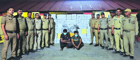 पुलिस गिरफ्त में आरोपित पुलिस गिरफ्त में आरोपित