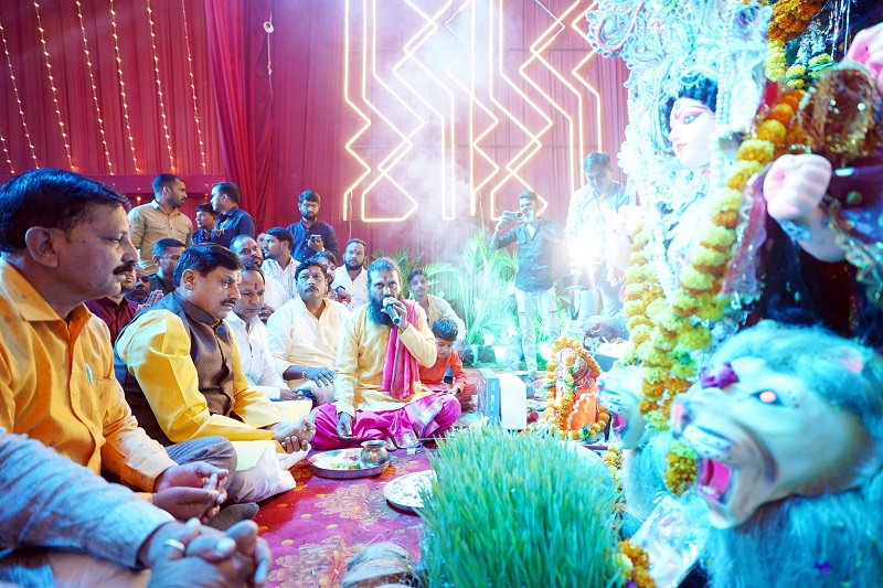 उज्जैनः मुख्यमंत्री ने माँ अंबे की पूजा-अर्चना कर प्रदेशवासियों के कल्याण की मंगल कामना की उज्जैनः मुख्यमंत्री ने माँ अंबे की पूजा-अर्चना कर प्रदेशवासियों के कल्याण की मंगल कामना की