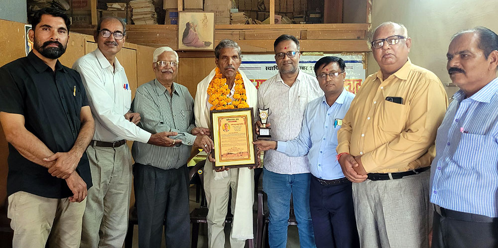 बीकानेर की सांझा संस्कृति के प्रतिनिधि हैं शकूर, शब्द साधक सम्मान अर्पित बीकानेर की सांझा संस्कृति के प्रतिनिधि हैं शकूर, शब्द साधक सम्मान अर्पित
