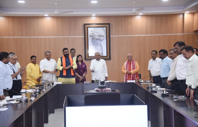 मुख्यमंत्री नीतीश कुमार बाढ़ राहत परिवार के खाते में राशि का अंतरण करते मुख्यमंत्री नीतीश कुमार बाढ़ राहत परिवार के खाते में राशि का अंतरण करते