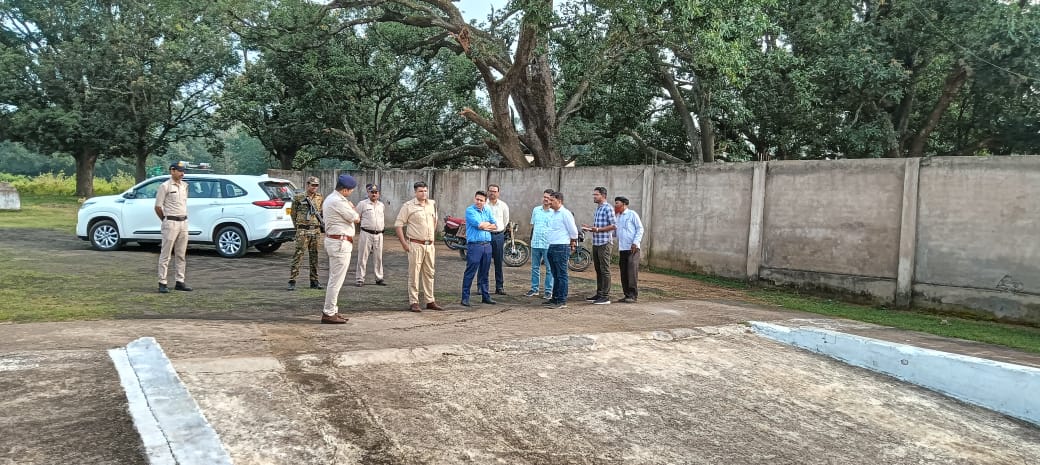 विसर्जन कुण्ड स्थलों की व्यवस्थाओं का निरिक्षण करते कलेक्टर व पुलिस अधीक्षक विसर्जन कुण्ड स्थलों की व्यवस्थाओं का निरिक्षण करते कलेक्टर व पुलिस अधीक्षक