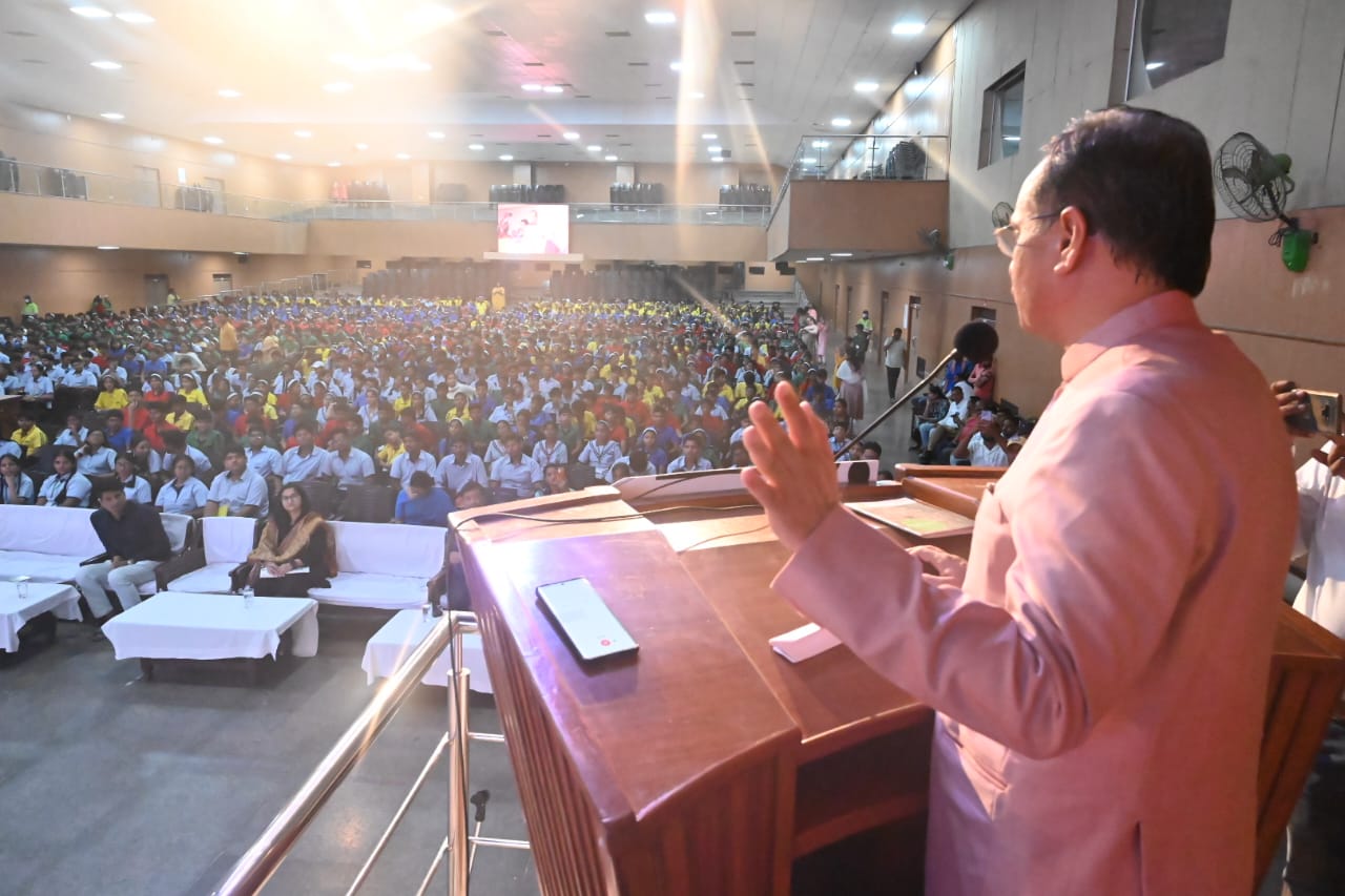 डा दिनेश शर्मा (फोटो) डा दिनेश शर्मा (फोटो)