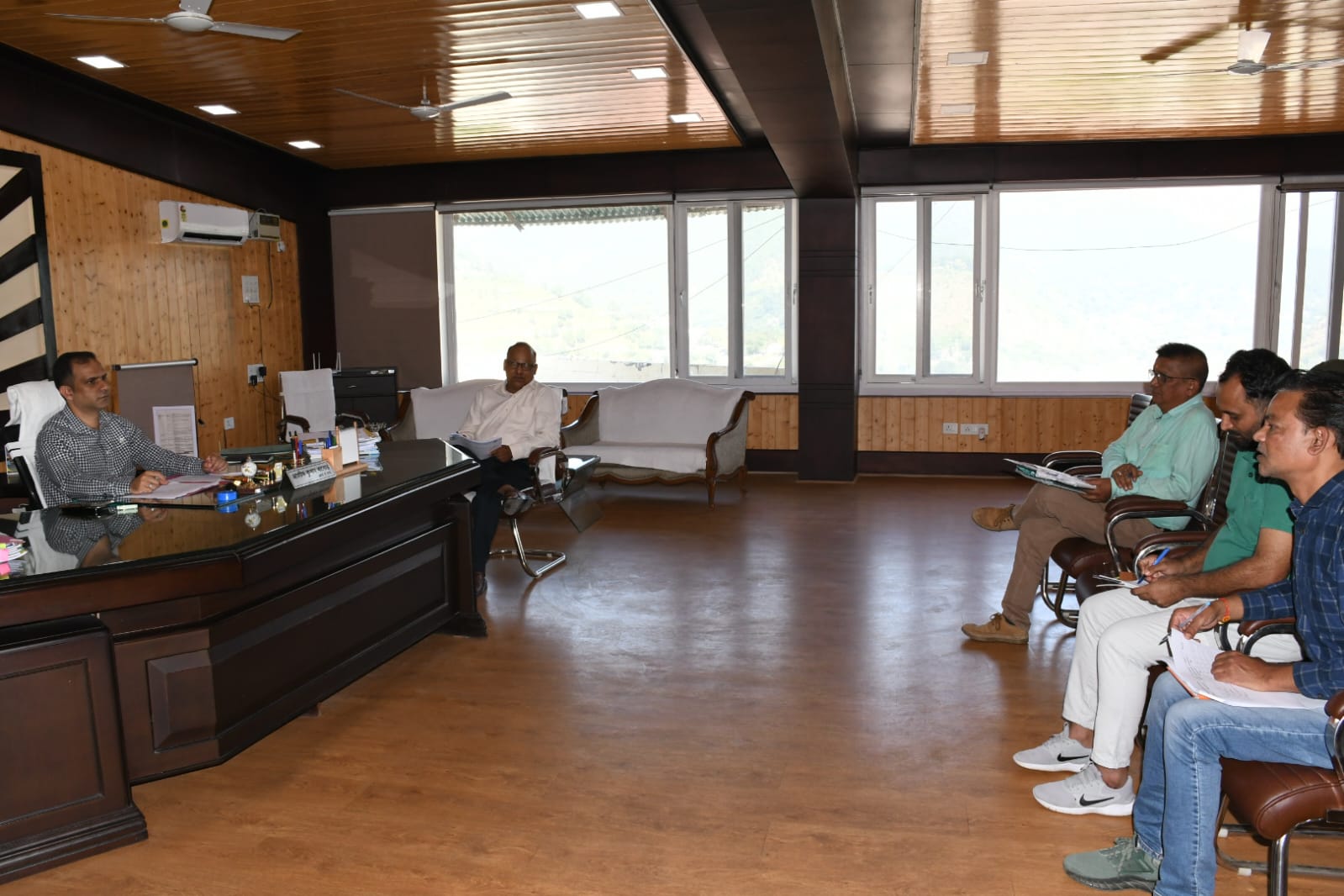 DM dissatisfied with the works of Jal Jeevan Mission, reprimanded him severely DM dissatisfied with the works of Jal Jeevan Mission, reprimanded him severely