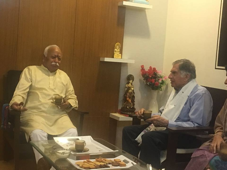संघ प्रमुख से रतन टाटा की एक मुलाकात की पुरानी तस्वीर संघ प्रमुख से रतन टाटा की एक मुलाकात की पुरानी तस्वीर