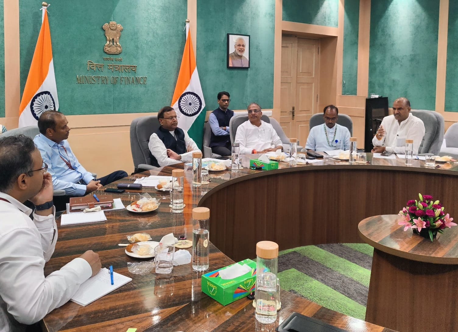 अफीम पॉलिसी को लेकर दिल्ली में हुई बैठक में विचार रखते चित्तौड़गढ़ सांसद सीपी जोशी। अफीम पॉलिसी को लेकर दिल्ली में हुई बैठक में विचार रखते चित्तौड़गढ़ सांसद सीपी जोशी।