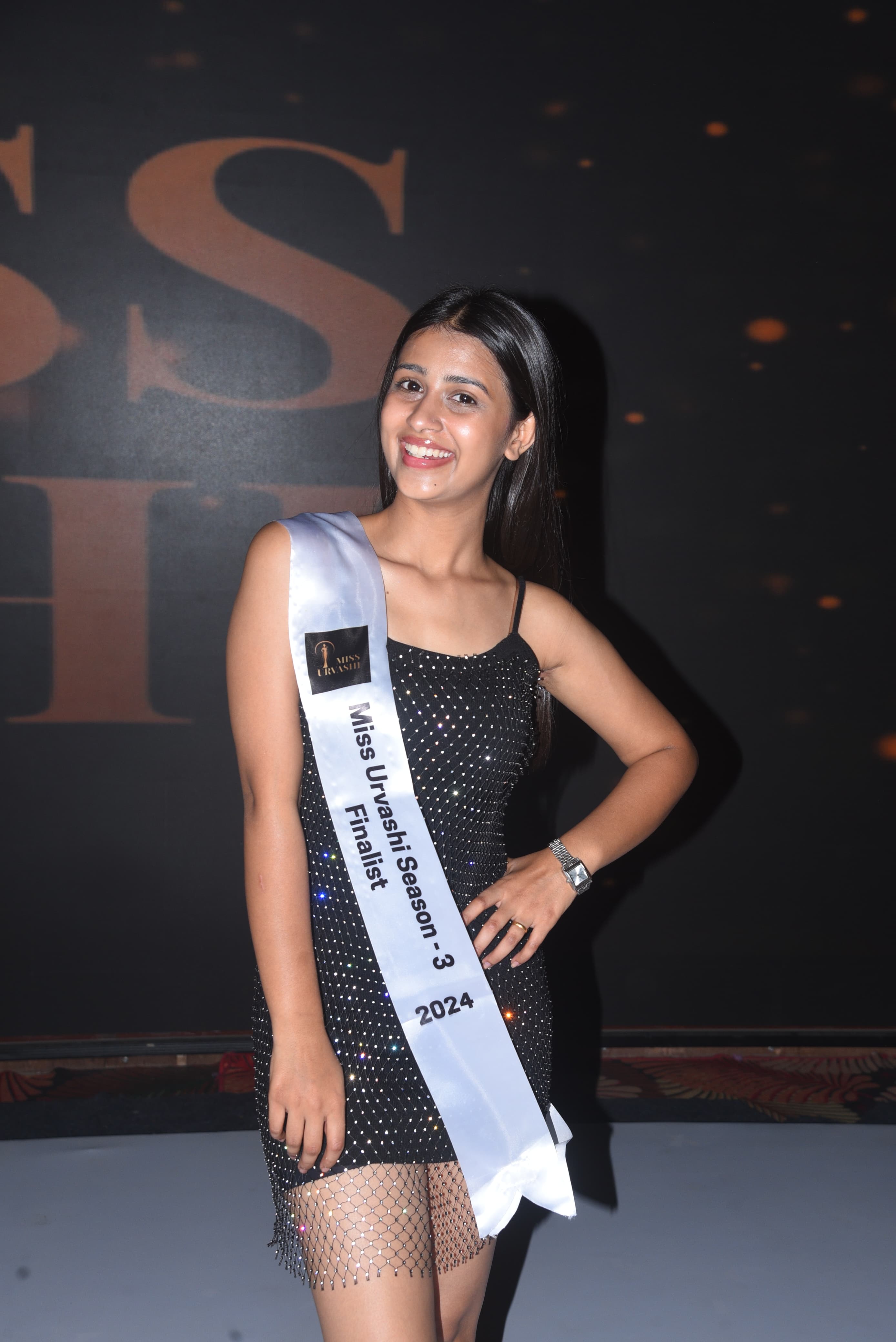 सैश क्राउन रिवील सेरेमनी का आयोजन: मॉडल्स की मौजूदगी के बीच चमचमाते क्राउन हुए लॉन्च सैश क्राउन रिवील सेरेमनी का आयोजन: मॉडल्स की मौजूदगी के बीच चमचमाते क्राउन हुए लॉन्च