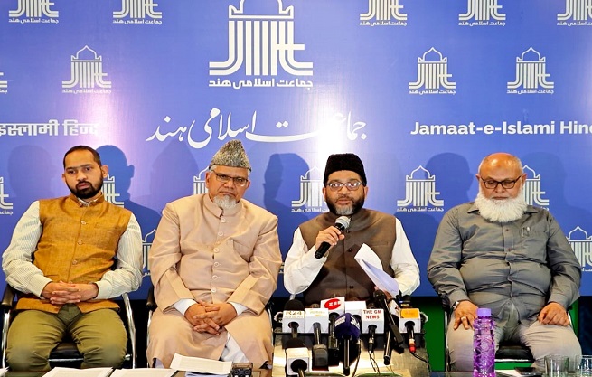 जमाअत-ए-इस्लामी हिंद के औखला स्थित मुख्यालय में संवाददाता सम्मेलन को संबोधित करत अमीर-ए-जमाअत सआदतुल्लाह हुसैनी व अन्य। जमाअत-ए-इस्लामी हिंद के औखला स्थित मुख्यालय में संवाददाता सम्मेलन को संबोधित करत अमीर-ए-जमाअत सआदतुल्लाह हुसैनी व अन्य।