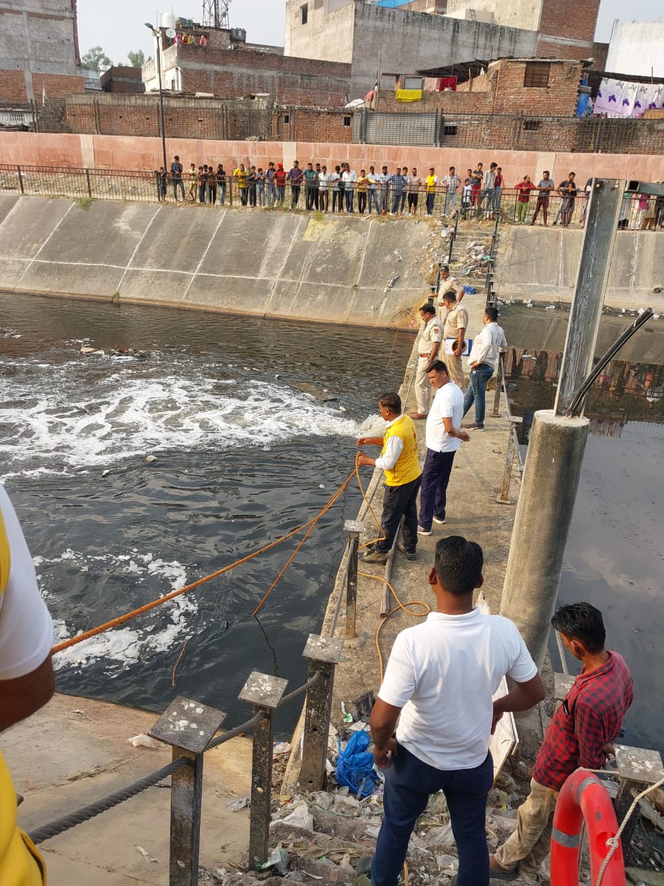 सुशीलपुरा नाले में मिला लापता बच्चे का शव सुशीलपुरा नाले में मिला लापता बच्चे का शव