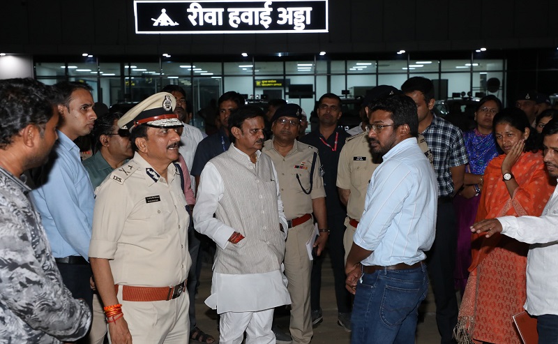 रीवा एयरपोर्ट के लोकार्पण समारोह की तैयारियों का जायजा लेते हुए उप मुख्यमंत्री शुक्ल रीवा एयरपोर्ट के लोकार्पण समारोह की तैयारियों का जायजा लेते हुए उप मुख्यमंत्री शुक्ल