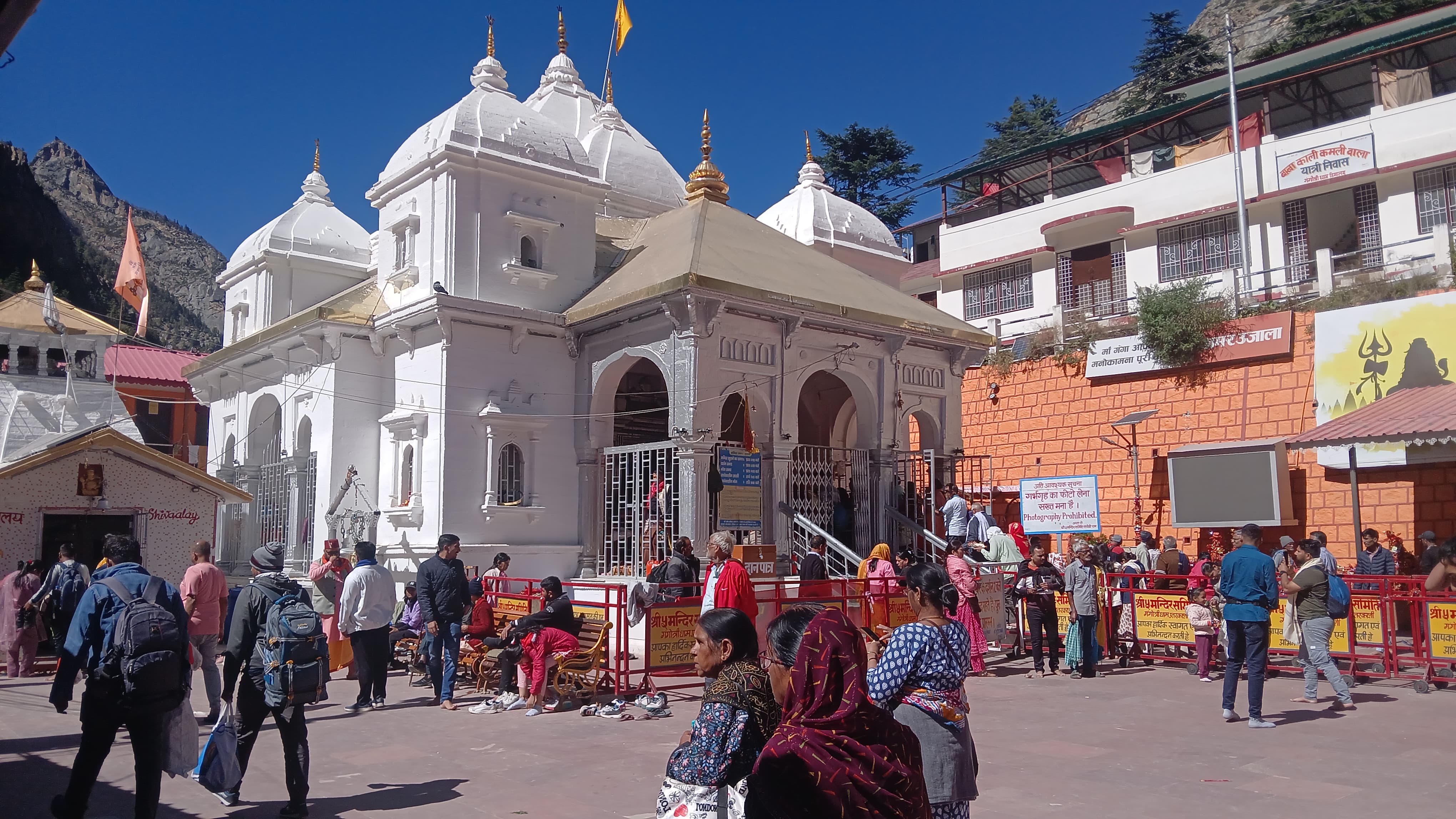 दो को गंगोत्री धाम , तीन नवम्बर यमुनोत्री धाम कपाट होंगे बंद दो को गंगोत्री धाम , तीन नवम्बर यमुनोत्री धाम कपाट होंगे बंद