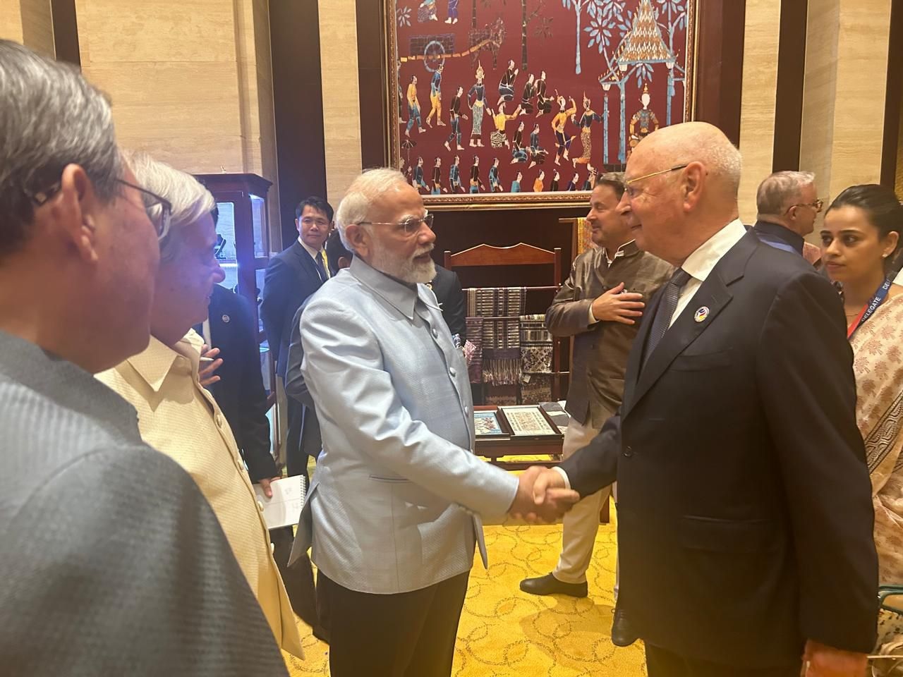 प्रधानमंत्री मोदी की लाओस में चार्ल्स मिशेल, मार्कोस और क्लाउस से मुलाकात के फोटो उनके एक्स हैंडल से। प्रधानमंत्री मोदी की लाओस में चार्ल्स मिशेल, मार्कोस और क्लाउस से मुलाकात के फोटो उनके एक्स हैंडल से।
