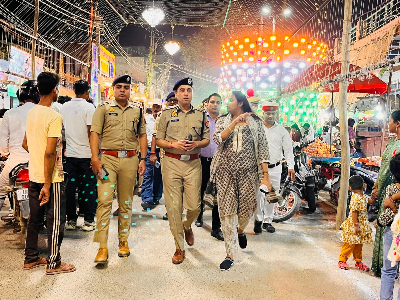 महानवमी तिथि पर पूजा पंडालों का नजारा: फोटो बच्चा गुप्ता महानवमी तिथि पर पूजा पंडालों का नजारा: फोटो बच्चा गुप्ता