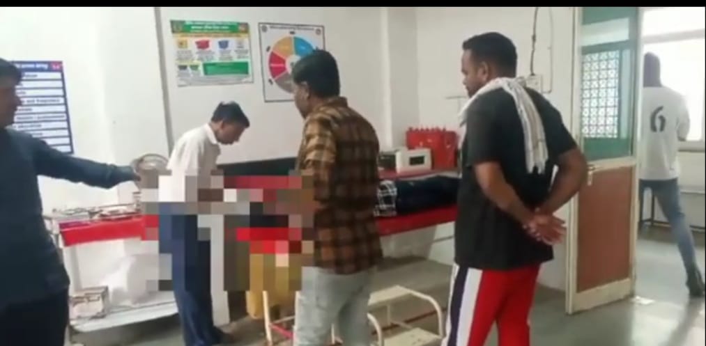 चालक घायल, हालत गंभीर चालक घायल, हालत गंभीर