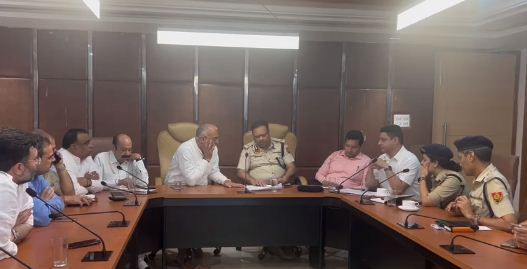 नायब सरकार के शपथ ग्रहण समाराेह की तैयारियाें के लिए बैठक लेते पुलिस आयुक्त व जिला उपायुक्त नायब सरकार के शपथ ग्रहण समाराेह की तैयारियाें के लिए बैठक लेते पुलिस आयुक्त व जिला उपायुक्त