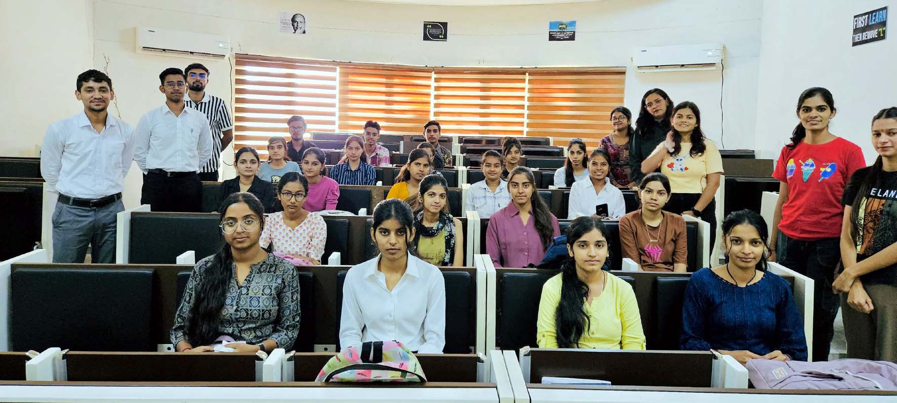 कार्यशाला में उपस्थित विद्यार्थी। कार्यशाला में उपस्थित विद्यार्थी।