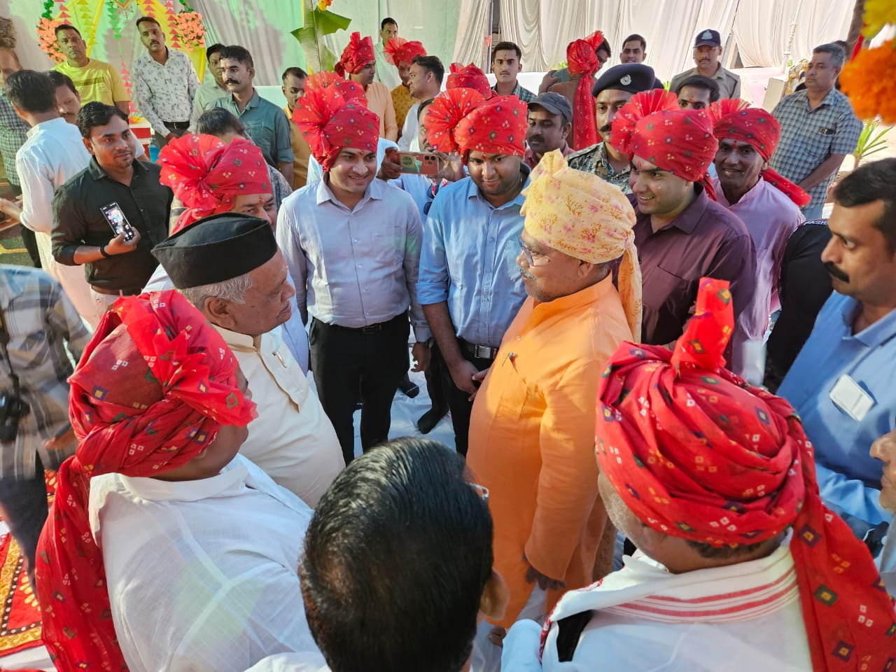एसपी कार्यालय के समीप पुलिस लाइन में हुई पूजा एसपी कार्यालय के समीप पुलिस लाइन में हुई पूजा