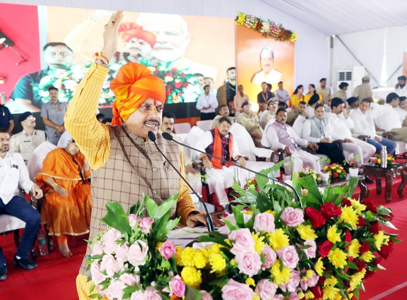 इंदौर में शस्त्र-पूजन कार्यक्रम में मुख्यमंत्री मोहन यादव इंदौर में शस्त्र-पूजन कार्यक्रम में मुख्यमंत्री मोहन यादव