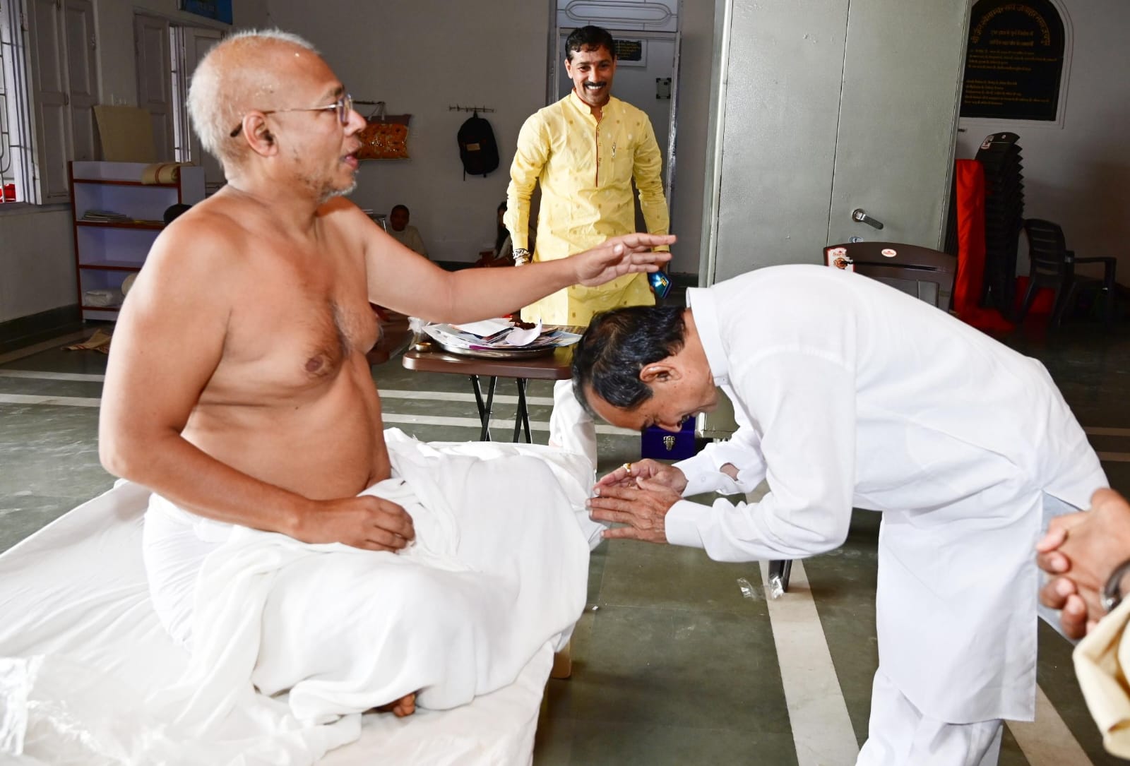भाजपा प्रदेशाध्यक्ष मदन राठौड़ ने जैन संत आचार्य देव विश्वरत्न सागर सूरिश्वर महाराज का प्राप्त किया आशीर्वाद भाजपा प्रदेशाध्यक्ष मदन राठौड़ ने जैन संत आचार्य देव विश्वरत्न सागर सूरिश्वर महाराज का प्राप्त किया आशीर्वाद
