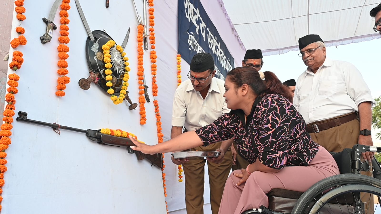 धर्म और श्रेष्ठ कार्यों से भारत की गौरवशाली परम्पराओं को सुरक्षित रखना होगा: पूर्व सरकार्यवाह भैयाजी धर्म और श्रेष्ठ कार्यों से भारत की गौरवशाली परम्पराओं को सुरक्षित रखना होगा: पूर्व सरकार्यवाह भैयाजी