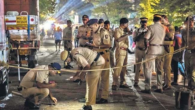 पूर्व मंत्री बाबा सिद्दीकी हत्या मामले में दो बदमाश गिरफ्तार