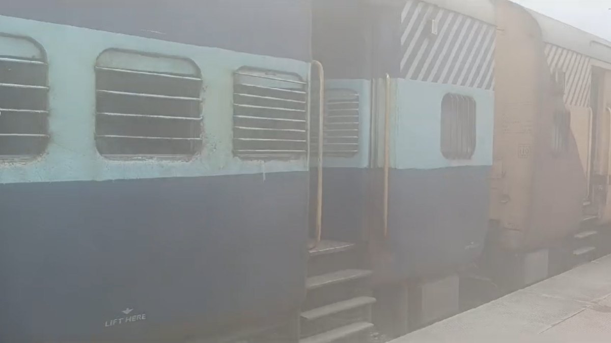 कुरुक्षेत्र-खजुराहो एक्सप्रेस में लगी आग कुरुक्षेत्र-खजुराहो एक्सप्रेस में लगी आग