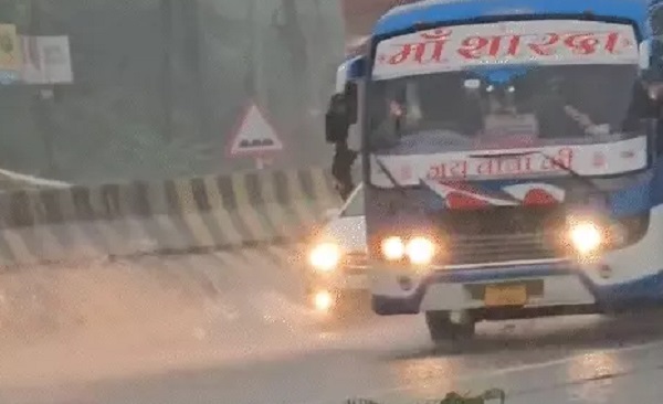 बारिश की तस्वीर बारिश की तस्वीर