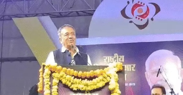 राष्ट्रीय किशोर कुमार सम्मान समारोह को संबोधित करते हुए राजकुमार हिरानी राष्ट्रीय किशोर कुमार सम्मान समारोह को संबोधित करते हुए राजकुमार हिरानी