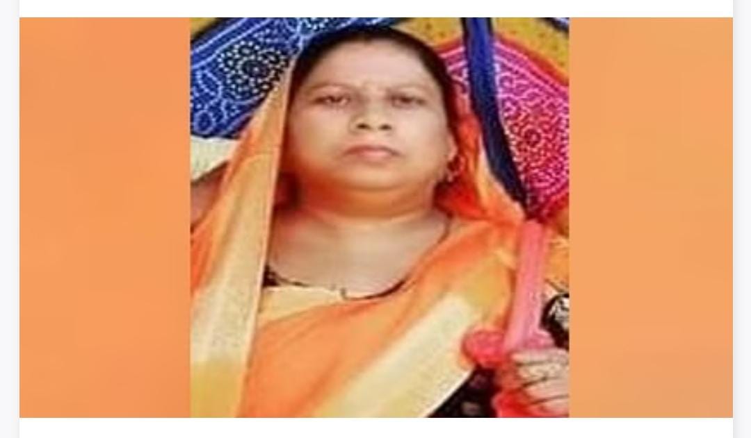 सड़क हादसे में बाइक सवार महिला की मौत, दो घायल सड़क हादसे में बाइक सवार महिला की मौत, दो घायल