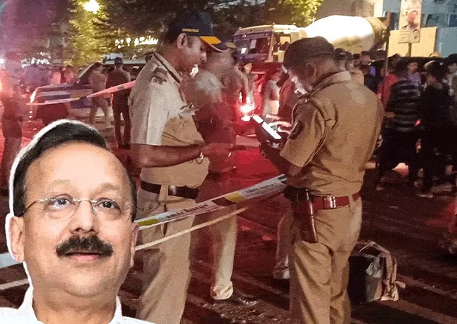 मुम्बई पुलिस सर्चिंग करते हुए मुम्बई पुलिस सर्चिंग करते हुए
