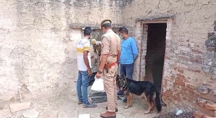 फोटो-14 एचएएम-1 बंद कमरे में किरायेदार का सड़ा गला शव मिलने से फैली सनसनी फोटो-14 एचएएम-1 बंद कमरे में किरायेदार का सड़ा गला शव मिलने से फैली सनसनी
