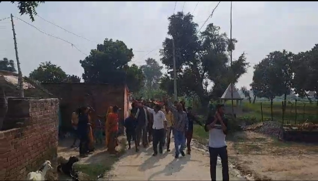 बहराइच: हंगामा करते परिजन बहराइच: हंगामा करते परिजन