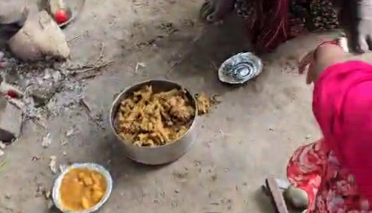 झोपड़ी जहां माँस बन रहा था