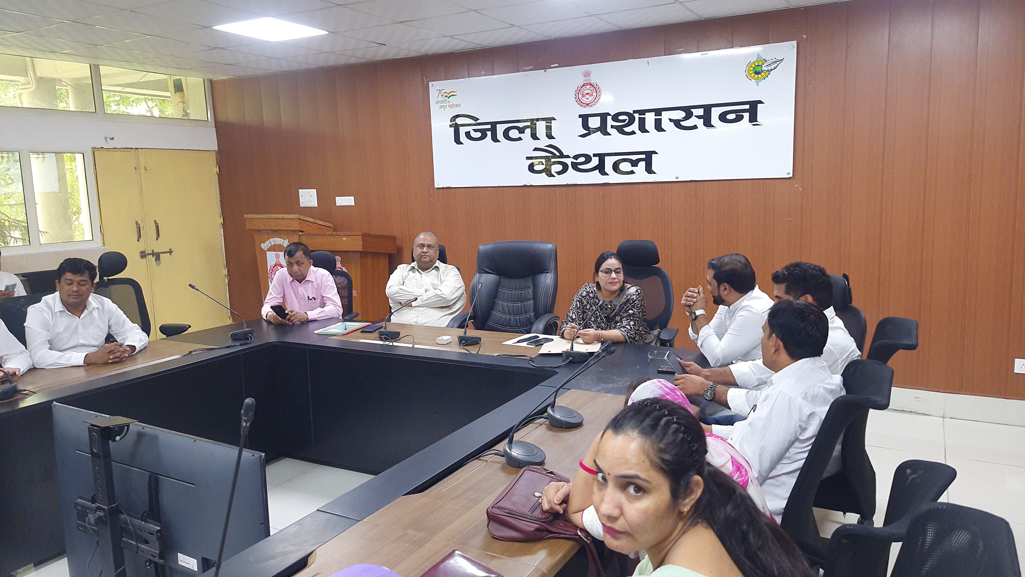 वोटो की गिनती के दौरान मौजूद एडीसी व जिला परिषद की सीईओ वोटो की गिनती के दौरान मौजूद एडीसी व जिला परिषद की सीईओ