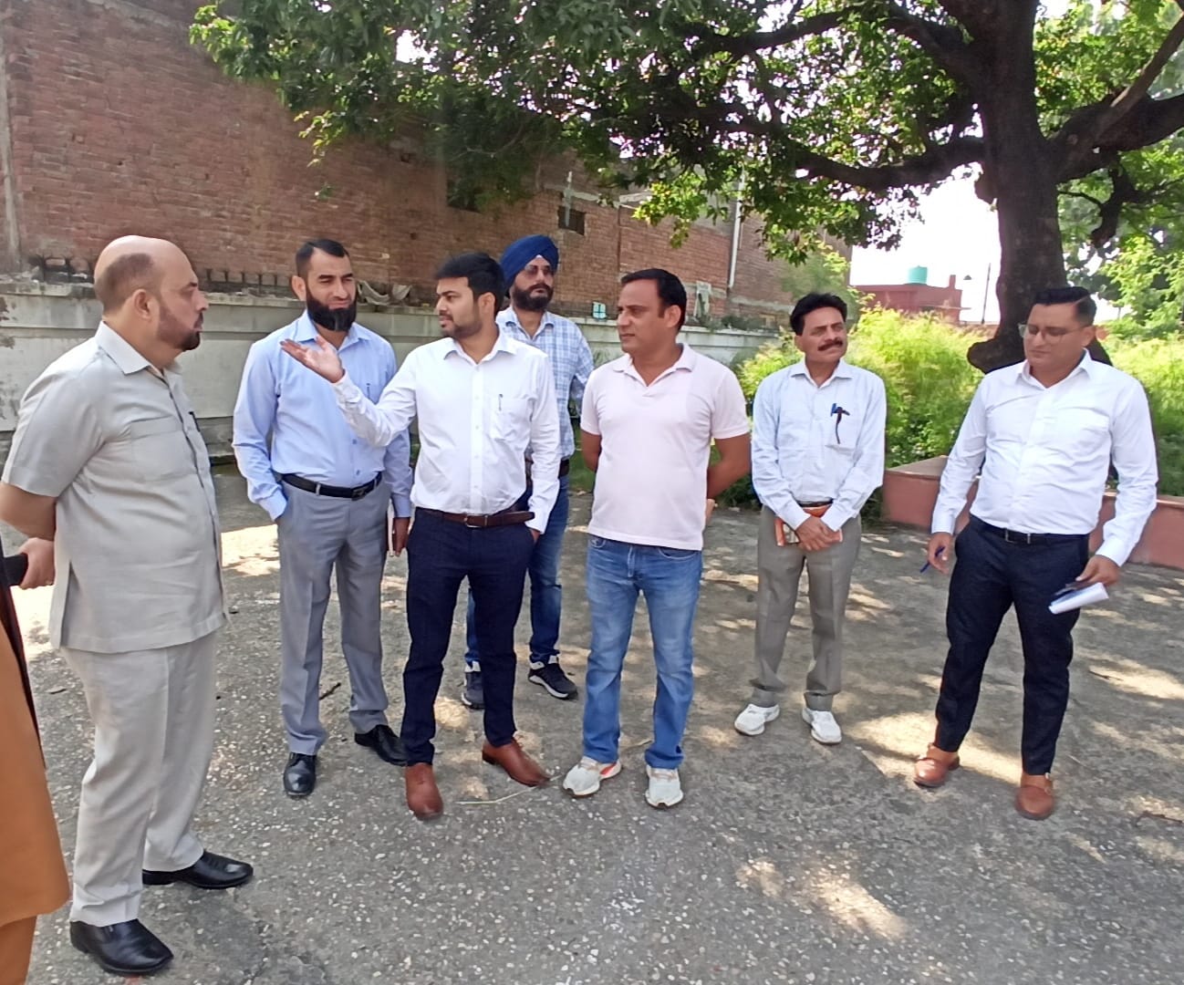 जेएमसी आयुक्त ने नगर निगम वार्डों में बुनियादी सुविधाओं का जायजा लिया जेएमसी आयुक्त ने नगर निगम वार्डों में बुनियादी सुविधाओं का जायजा लिया
